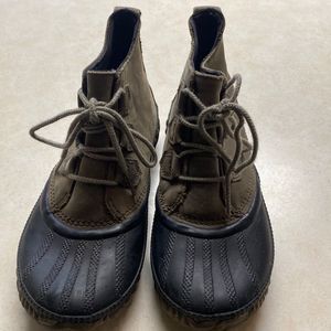 Sorel short duck boots
